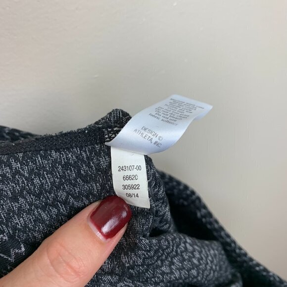 Athleta Grey and Black Zig Zag Stripe Leggings Size Medium - Picture 9 of 9